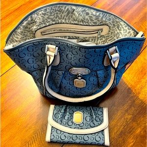 Guess purse and matching wallet new condition . $90.00